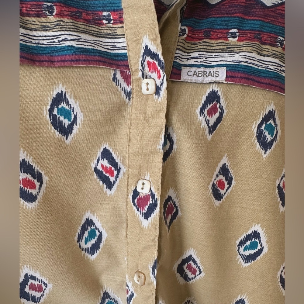 Geometric Patterned Button-Up Shirt - Picture 3 of 5